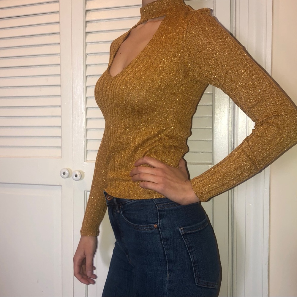 Gold glitter v-neck cut-out shirt